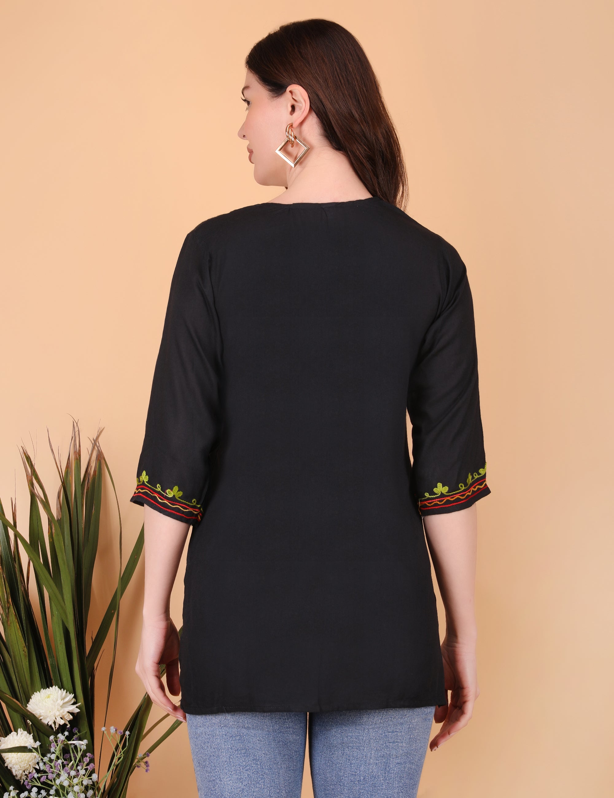 Women Ryon Kashmiri Embriodered Short Regular Fit Kurti